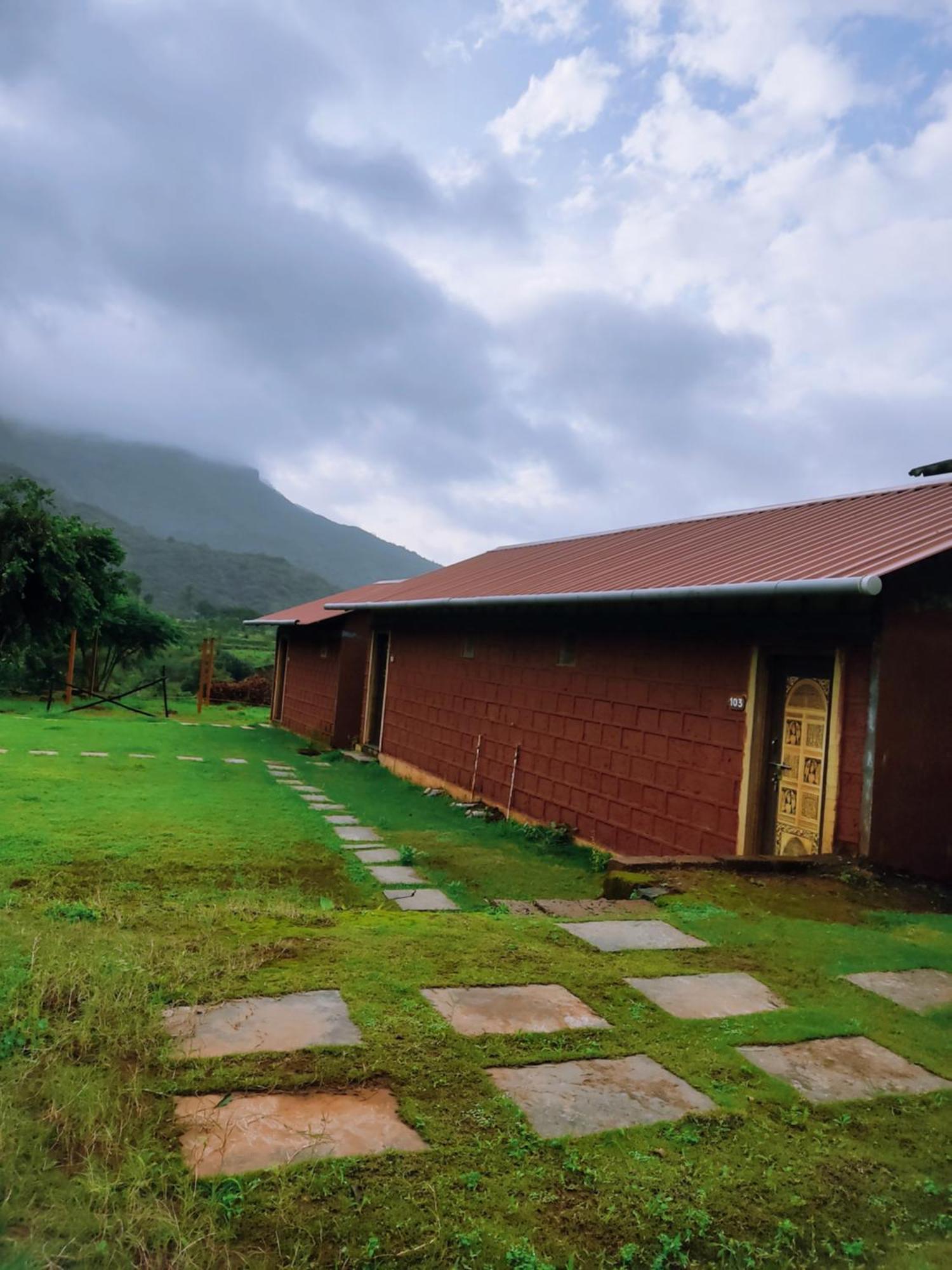 Mysticstays Resort Wai Esterno foto