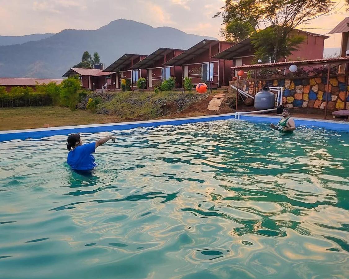 Mysticstays Resort Wai Esterno foto