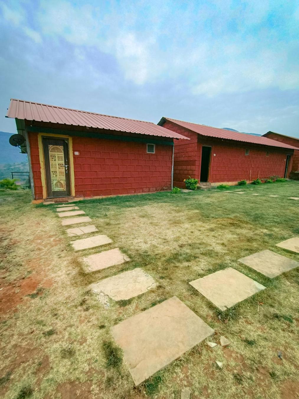Mysticstays Resort Wai Esterno foto