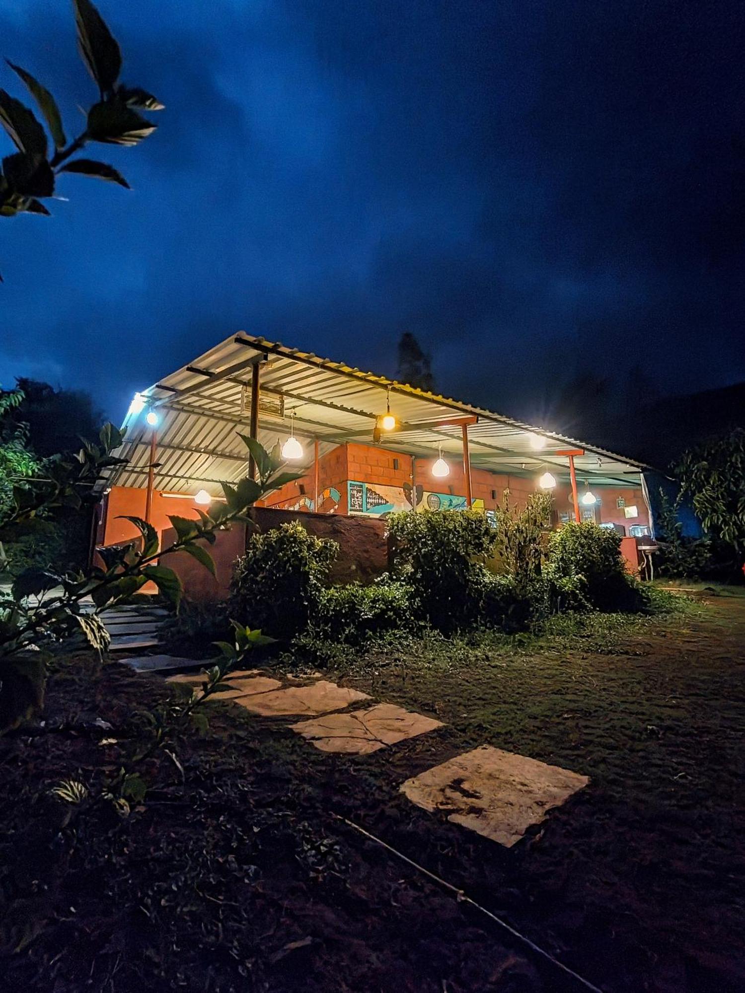 Mysticstays Resort Wai Esterno foto