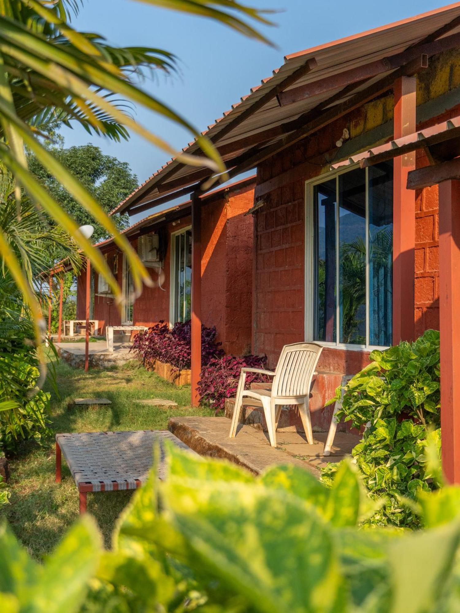 Mysticstays Resort Wai Esterno foto
