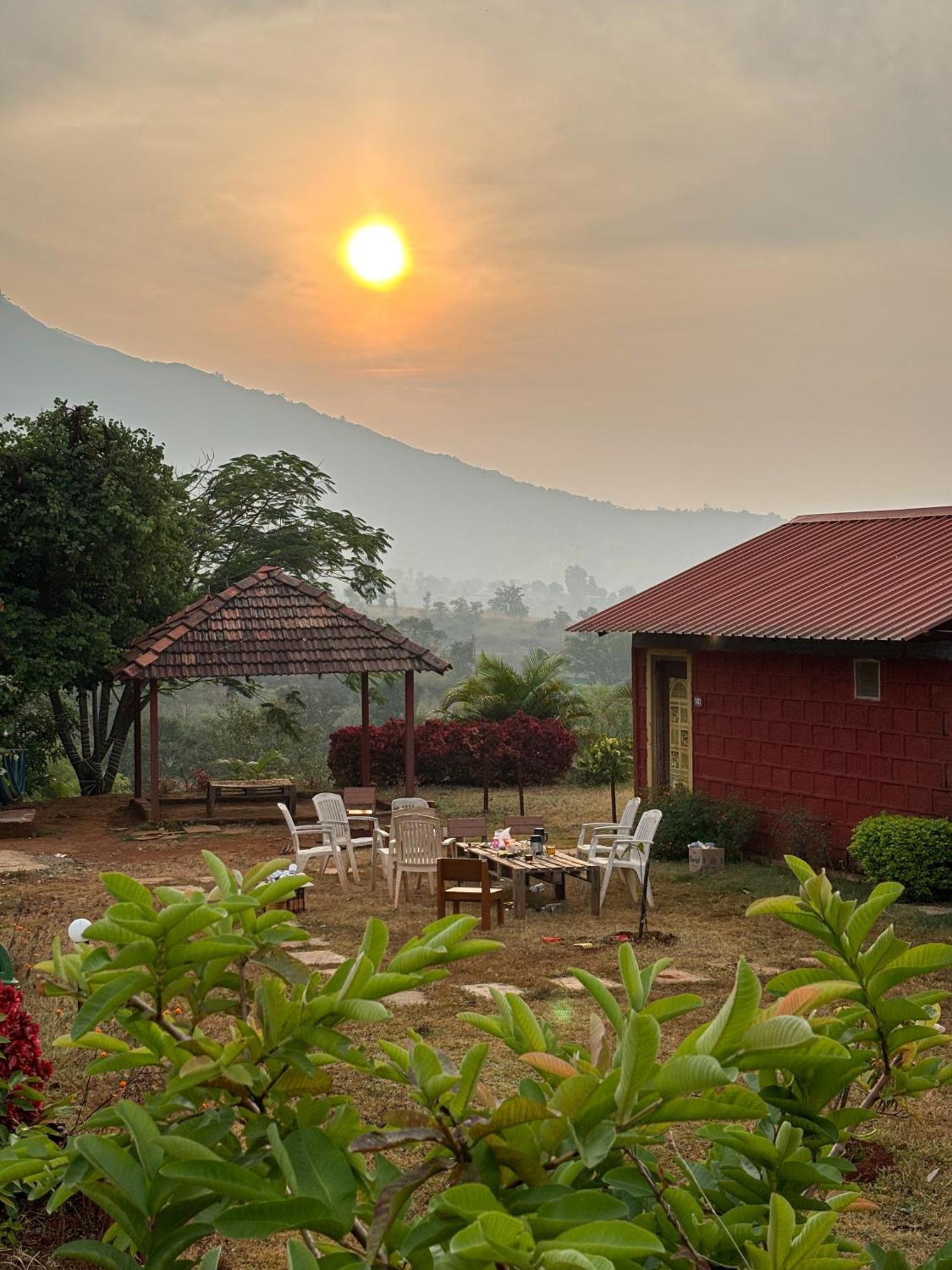 Mysticstays Resort Wai Esterno foto