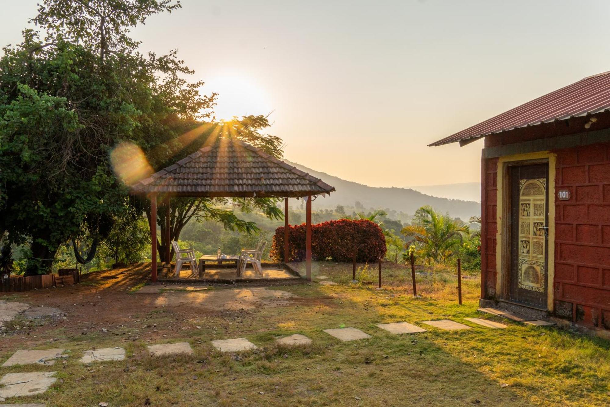 Mysticstays Resort Wai Esterno foto