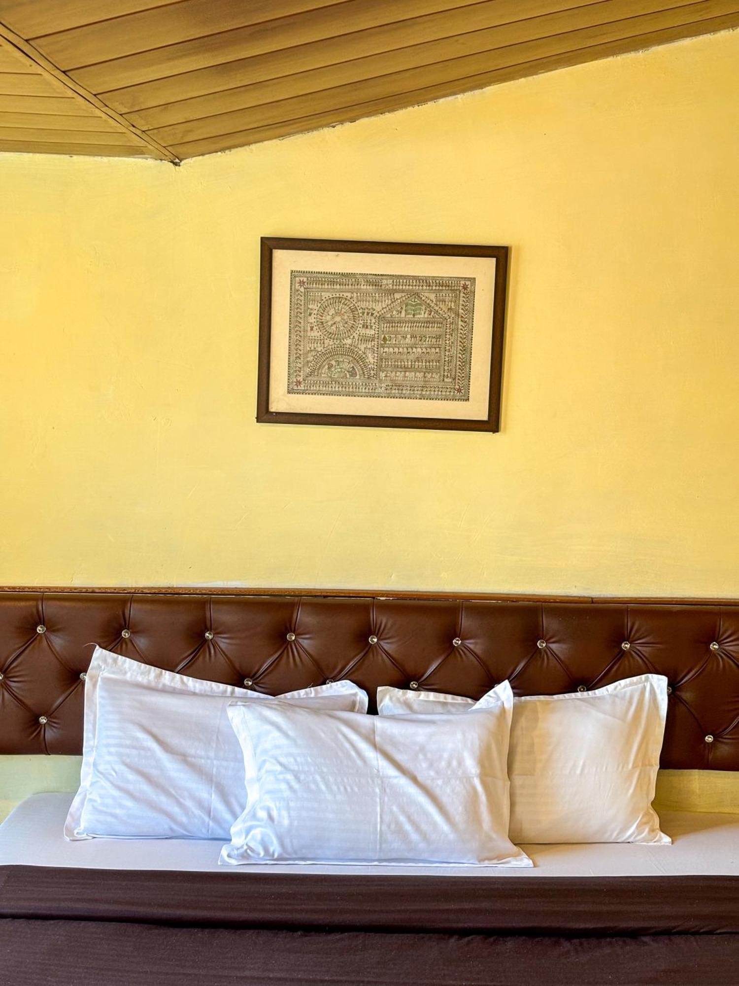 Mysticstays Resort Wai Esterno foto