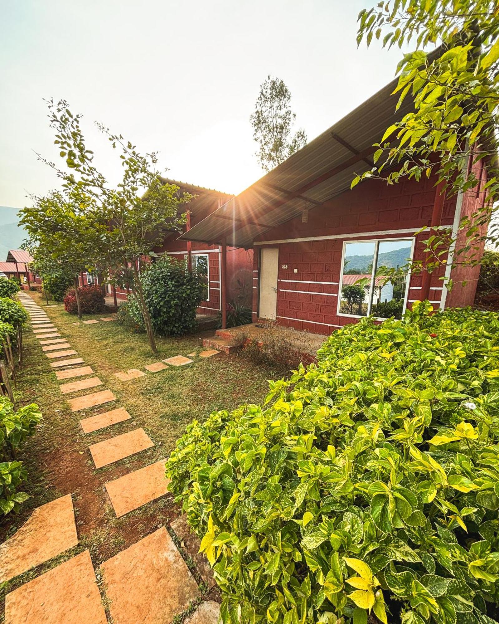 Mysticstays Resort Wai Esterno foto