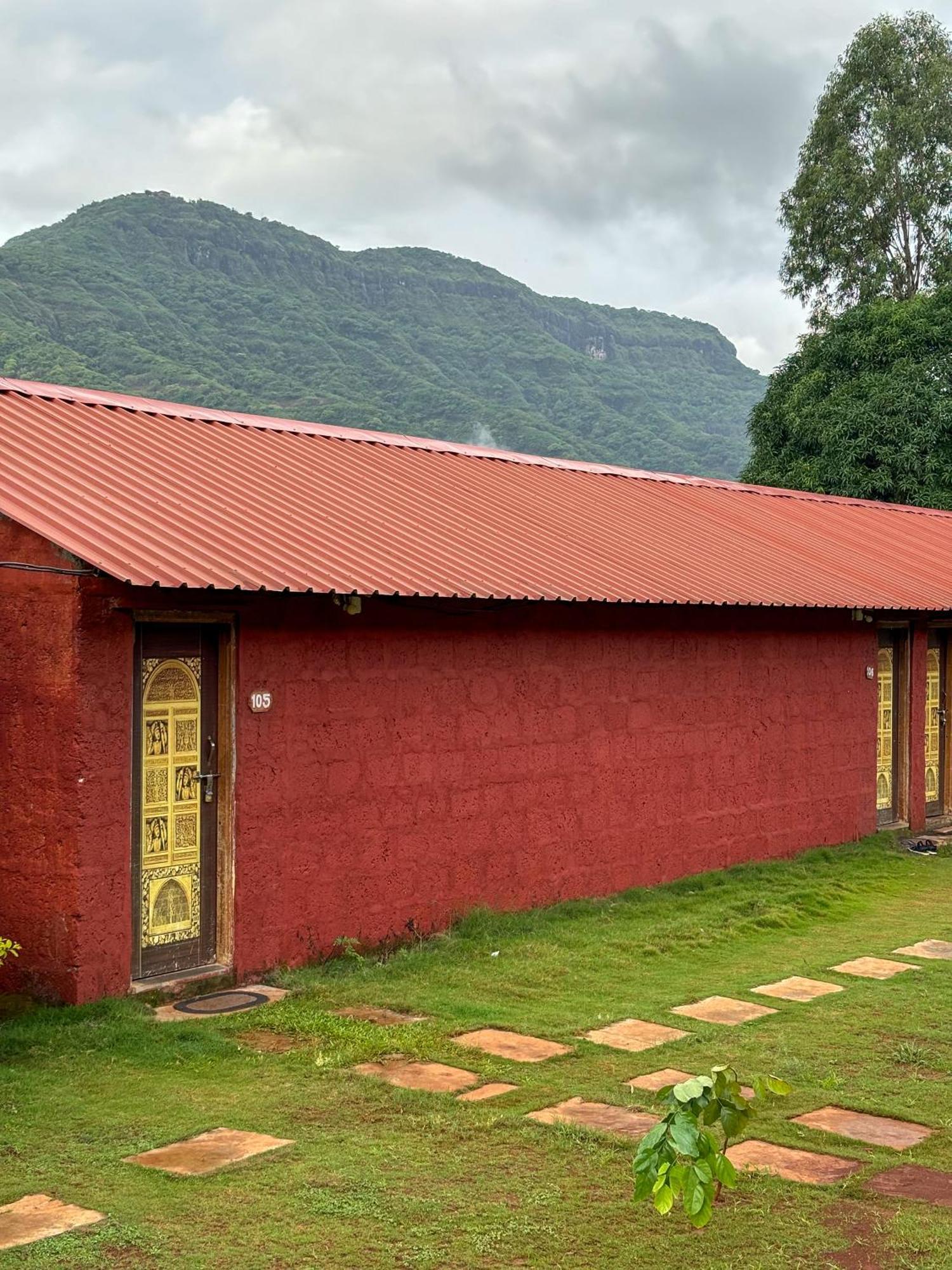 Mysticstays Resort Wai Esterno foto
